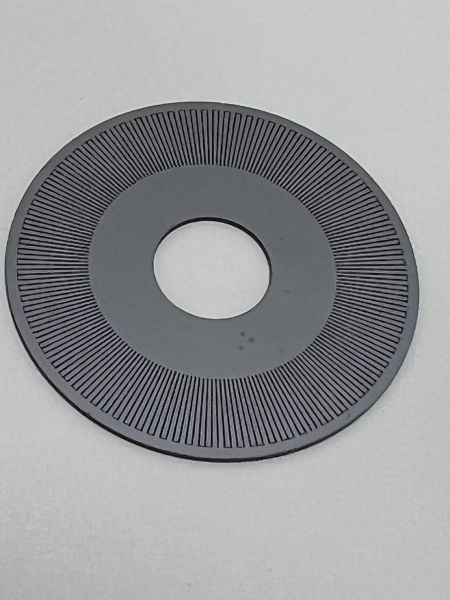 Microtexturized/microstructurized silicon (Si) wafer by the waterjet laser machine - Hortech uses its waterjet laser machine to cut the silicon wafer and create microtexture/microstructure.